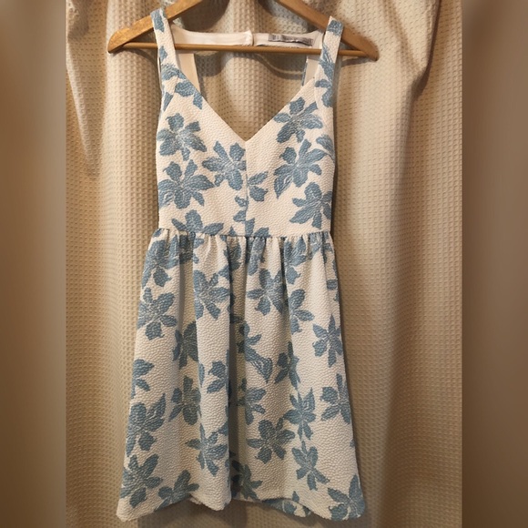 White floral print dress - Picture 1 of 5